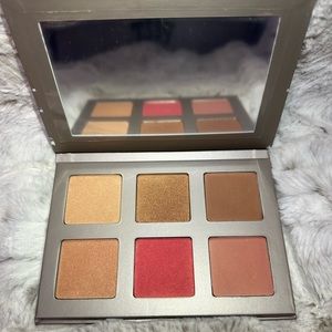 Icon London Blaze Chaser blush pallet